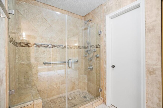 Building Photo - 22 S Rain Forest Ct