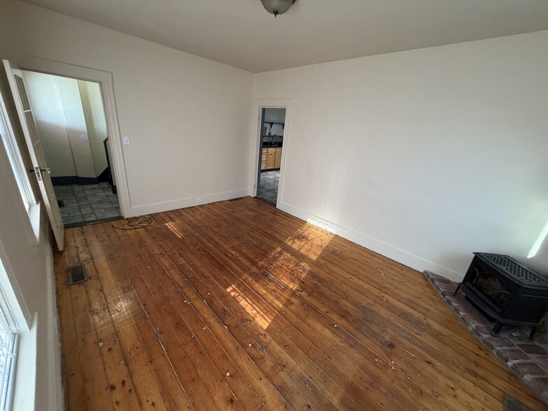 Building Photo - 127 Church Ave