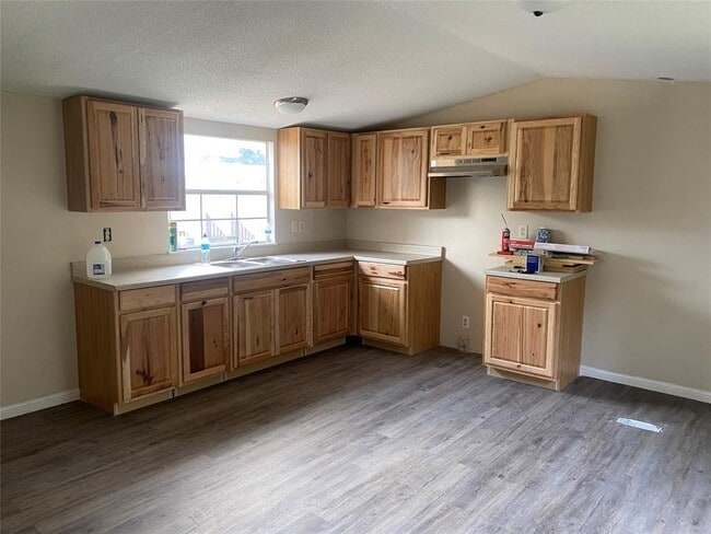 Building Photo - 16219 Southern Pines Dr