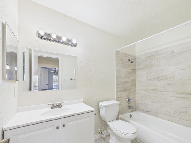 Building Photo - 9700 Leawood Blvd