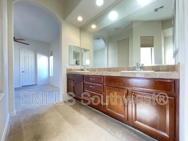 Building Photo - 2928 Esmerelda Dr