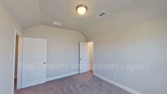 Building Photo - 6117 Horsetail Dr