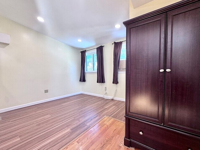 Building Photo - 10 Marrigan St