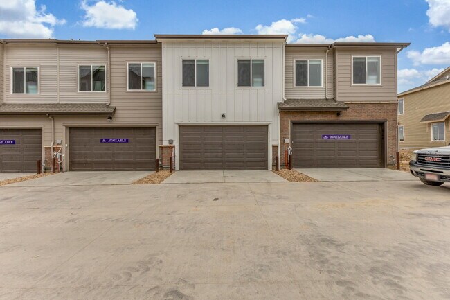 Building Photo - Castle pines 3 bed / 3 bath townhome for rent