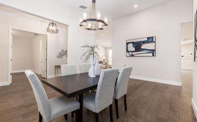 Building Photo - Livermore South Very Private 4 bedroom/3 b...