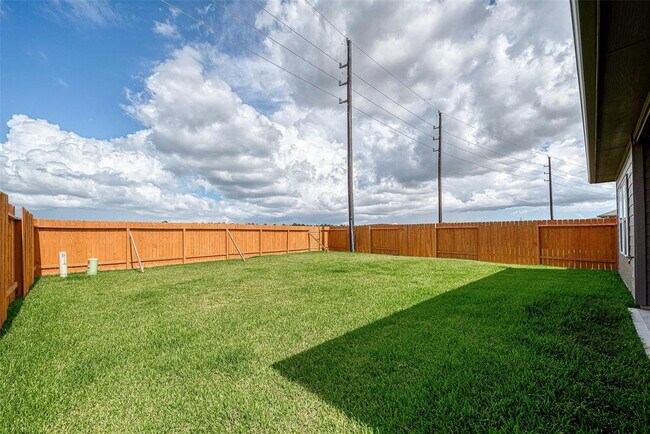 Building Photo - 24330 Elmwood Falls Dr
