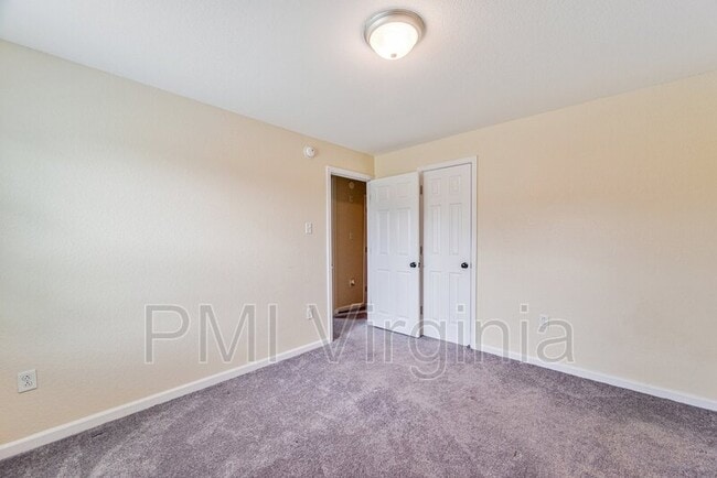 Building Photo - 68 Carver Cir