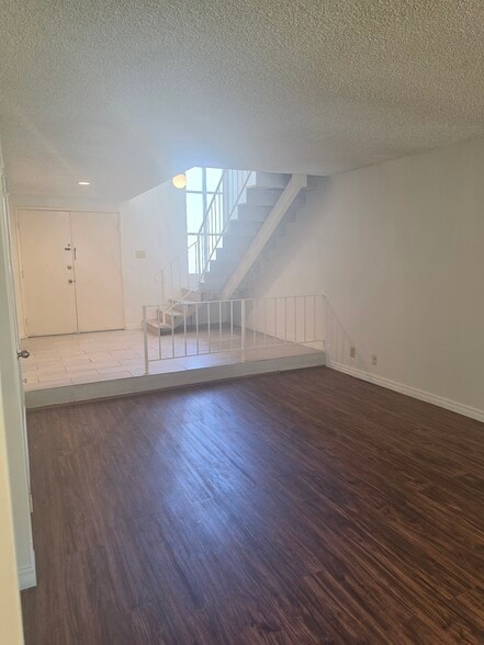 Building Photo - 2930 W 235th St