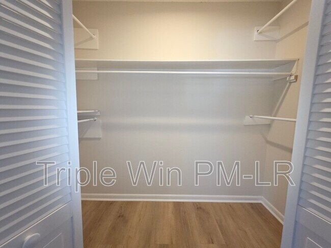 Building Photo - 5505 Crescent Dr