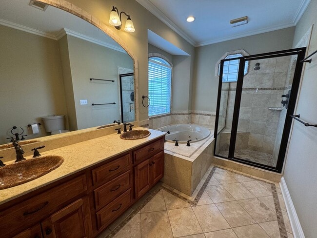 Building Photo - Executive Rental in Pear Alley Condominium...