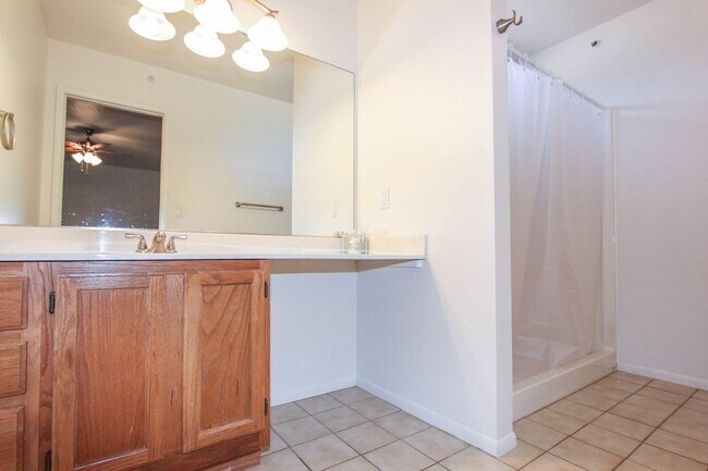 Building Photo - 2850 N Cedar Springs Ln
