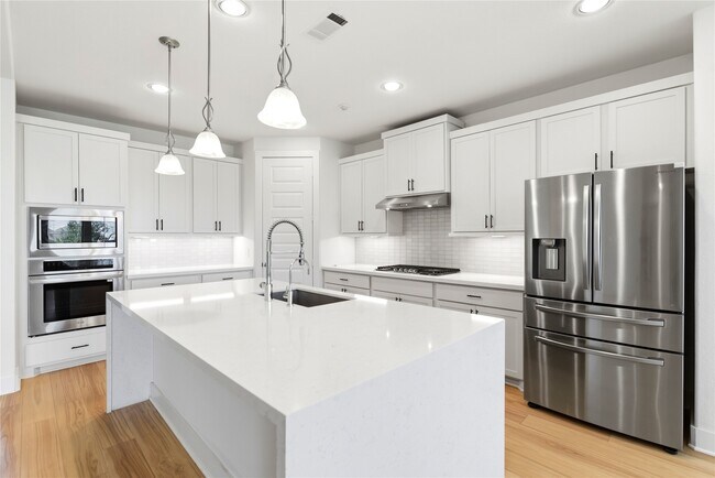 Building Photo - 24610 Bardona Way