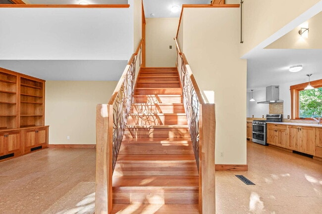 Building Photo - 970 Elkader St