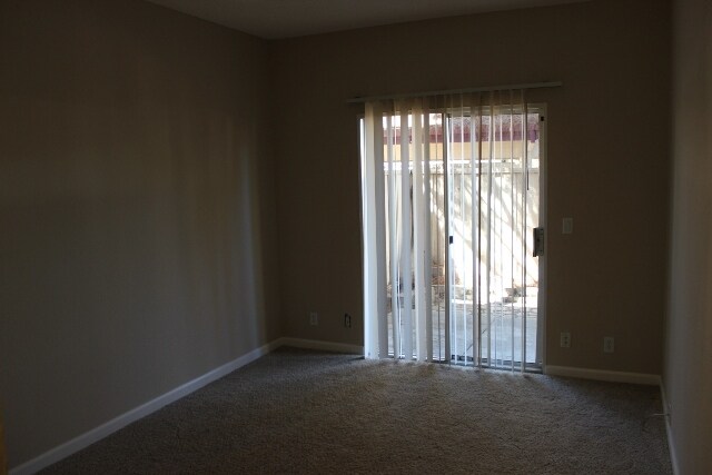 Building Photo - 1088 Cedar Gables Dr