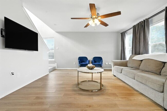 Building Photo - 317 Wimberley St