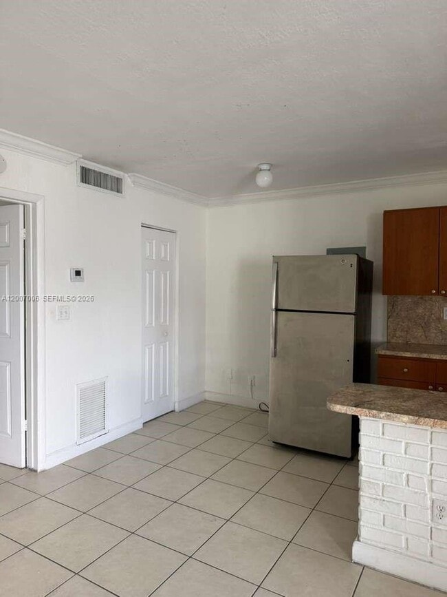 Building Photo - 890 NW 45th Ave