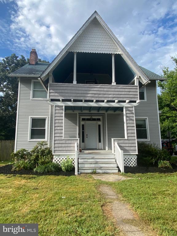 Building Photo - 421 E Lake Ave