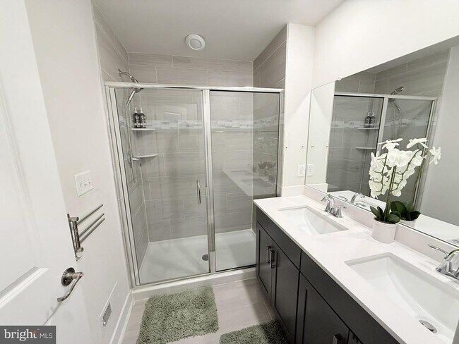 Building Photo - 214 Red Leaf Ln