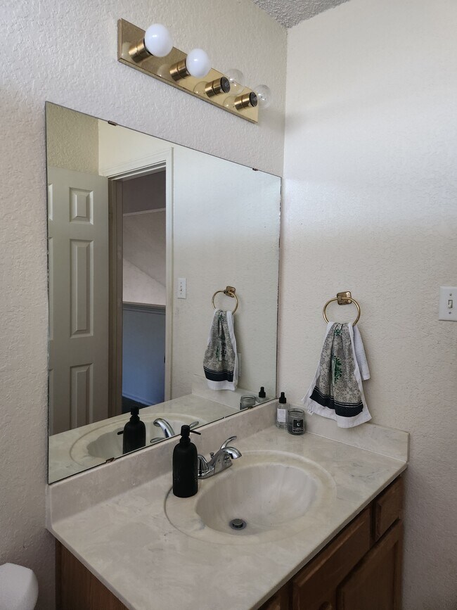 Building Photo - 3405 Bamboo Ln