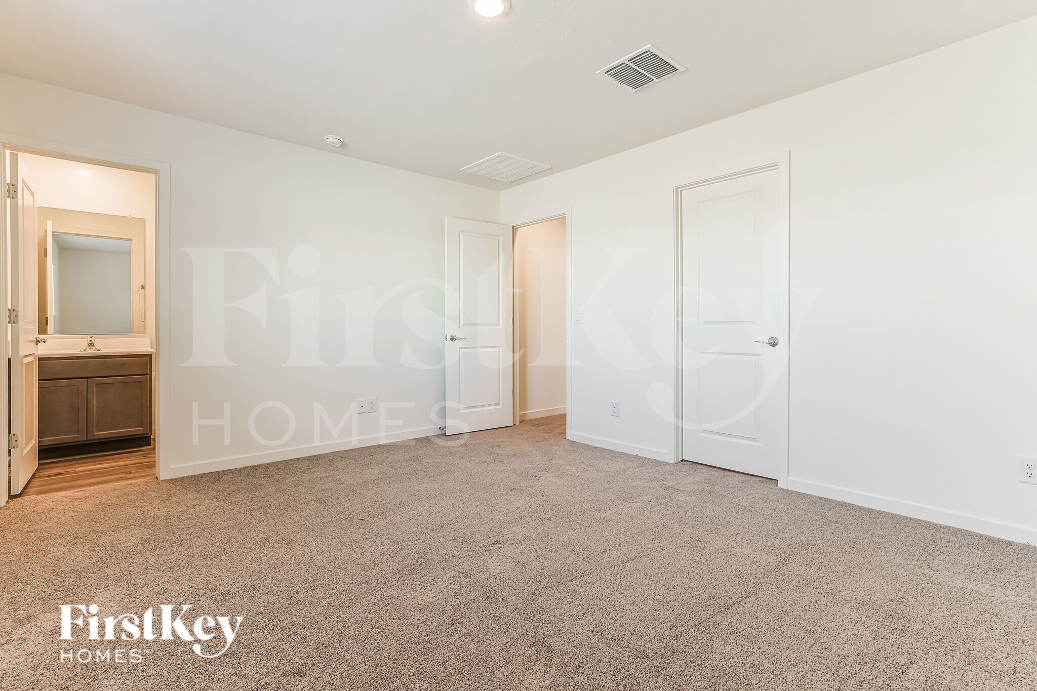 Building Photo - 1032 W 20th St