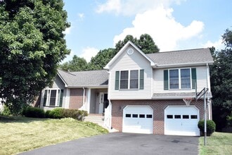 Building Photo - A Great South Stafford Location!