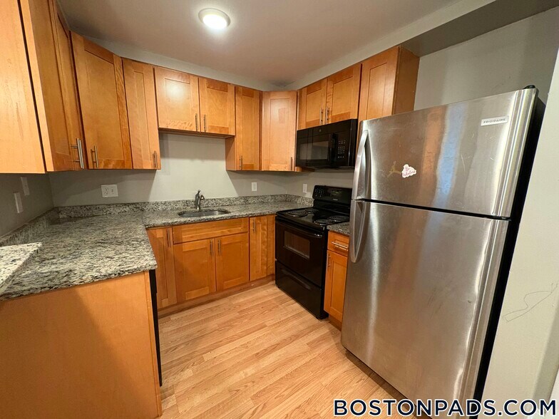 Primary Photo - 757 Highland Ave