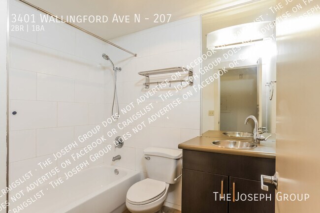 Building Photo - 3401 Wallingford Ave N