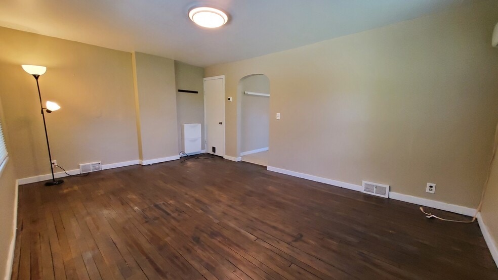 Unit B living room - 6201 Garvers Ferry Rd