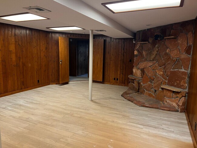 Building Photo - Unfurnished, 1-year long-term rental