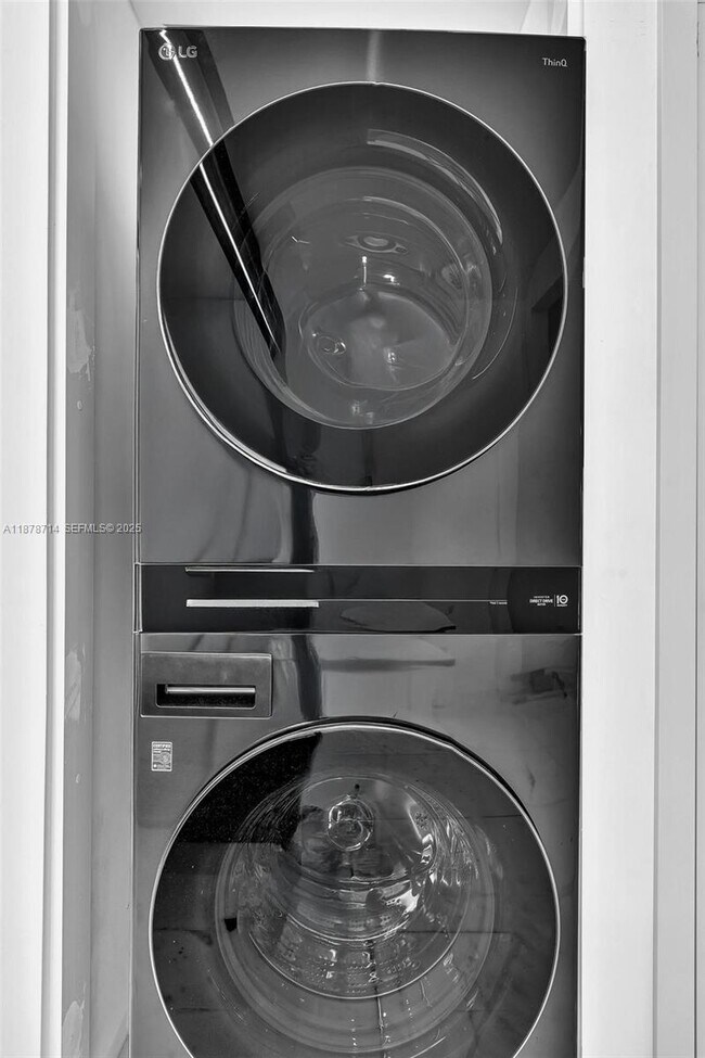 Building Photo - 394 SE 5th Ave