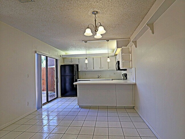 Building Photo - Parkwoods 1556-1