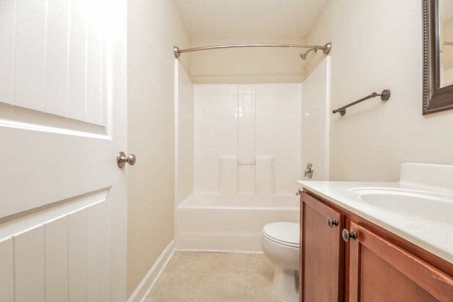 Building Photo - 805 New Charleston Dr