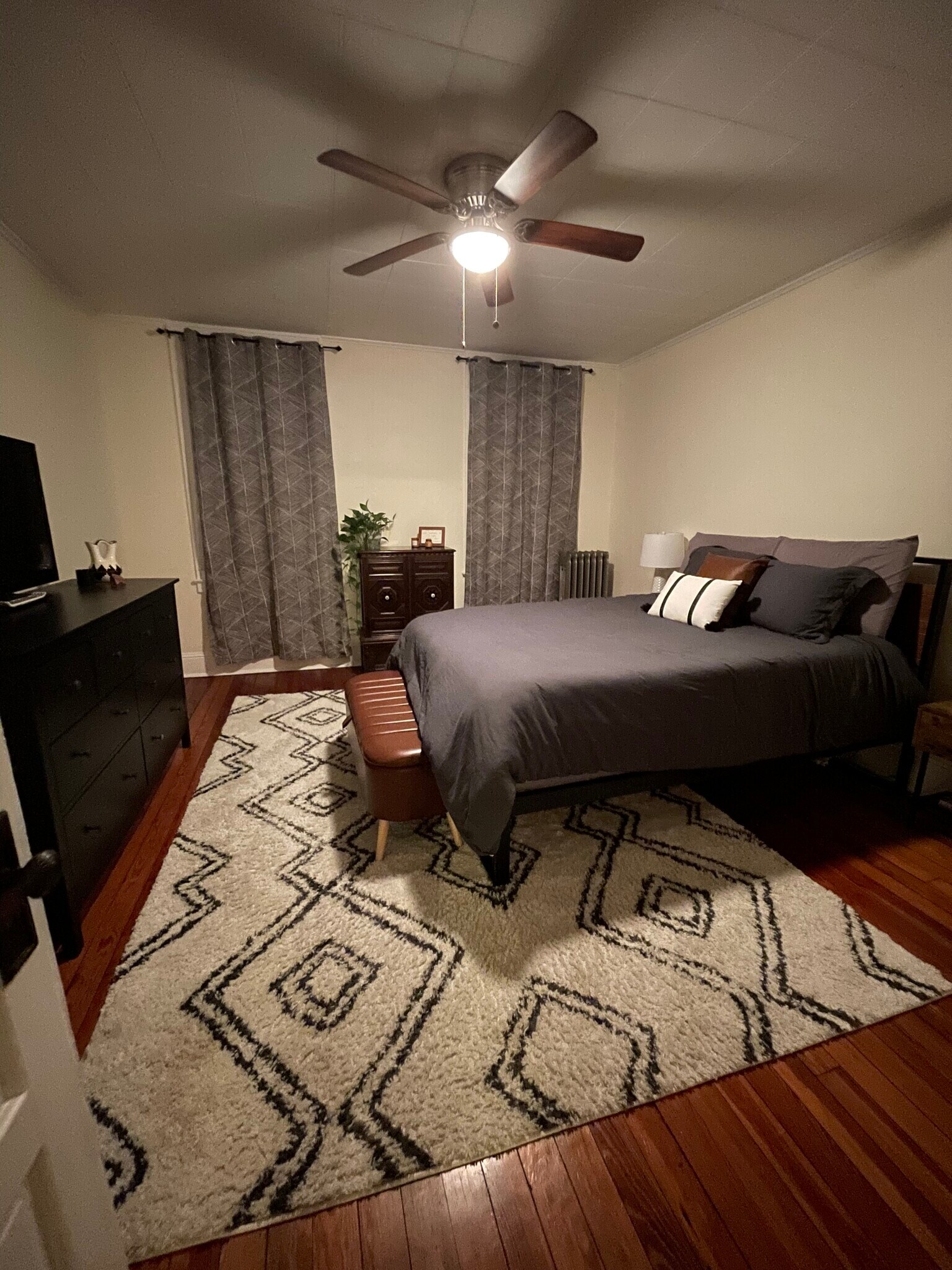 Master Bedroom - 3528 Keswick Rd