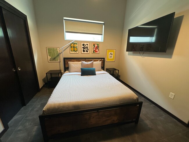 Building Photo - 801 E Mifflin St