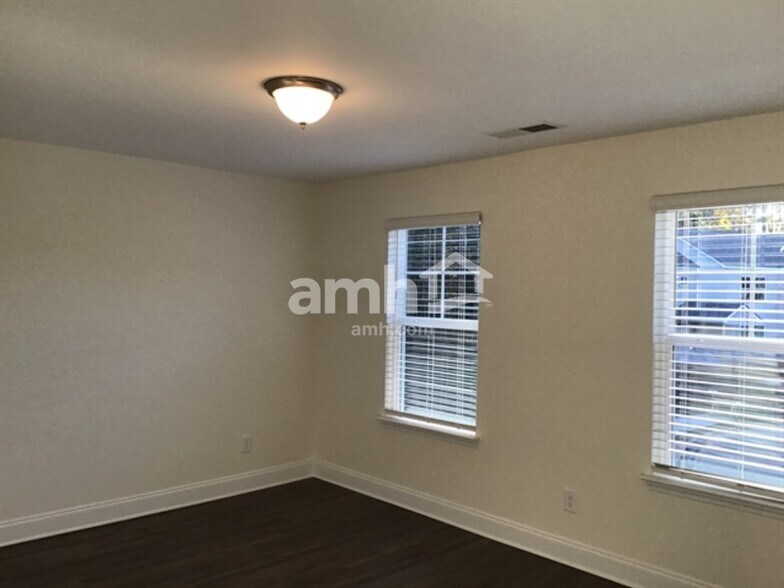 Building Photo - 84 Lindridge Dr