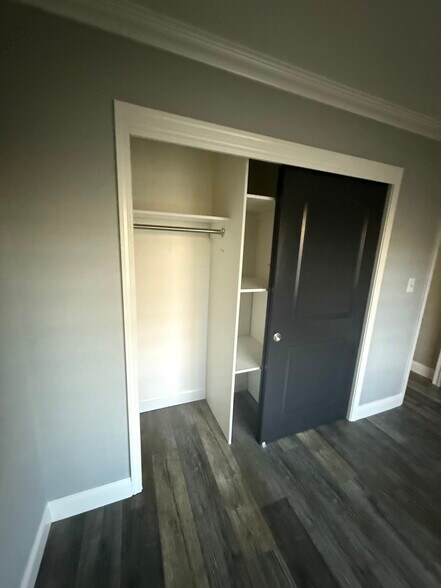 2739 Closet Inserts - 2739 Wilson Ave