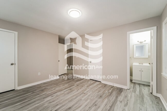 Building Photo - 573 N Park Ln