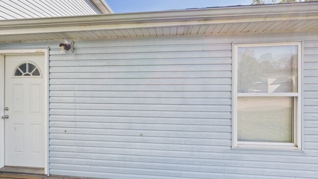Building Photo - 402 Elliott Ln
