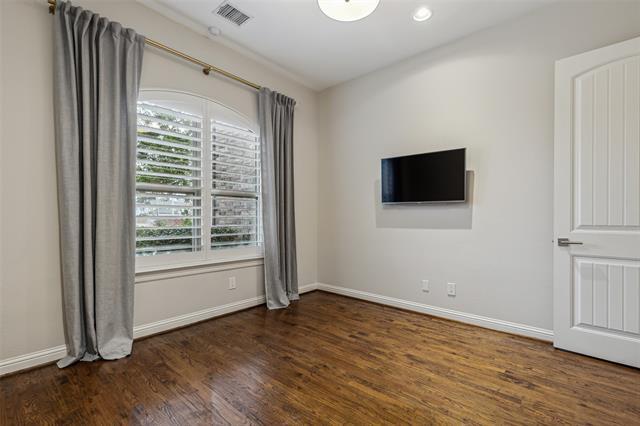 Building Photo - 6405 Royal Ln