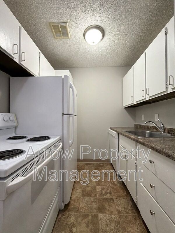 Building Photo - 1119 E St