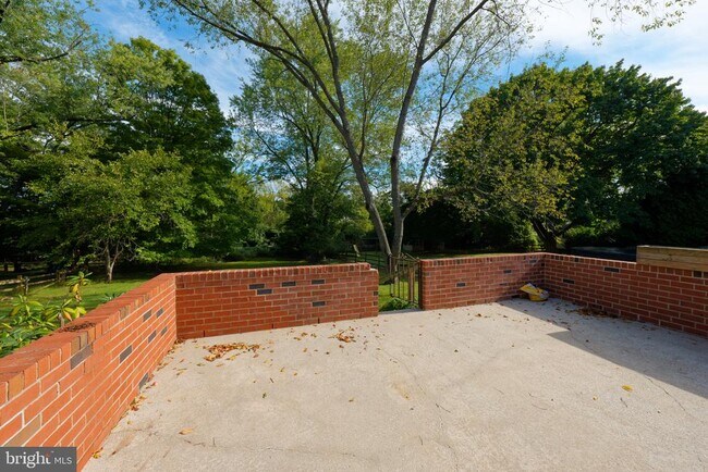 Building Photo - 7 Doe Ln