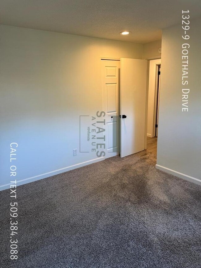 Building Photo - 1329 Goethals Dr