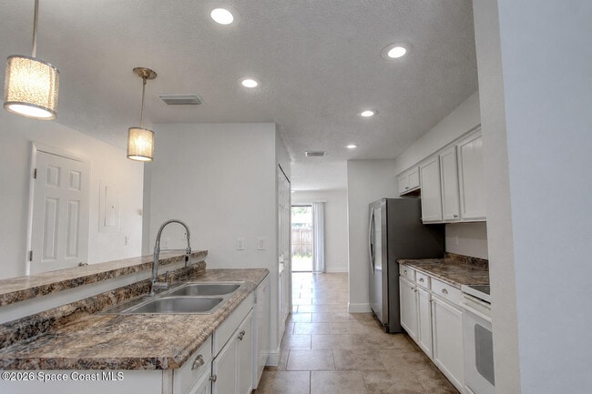 Building Photo - 283 E Towne Pl