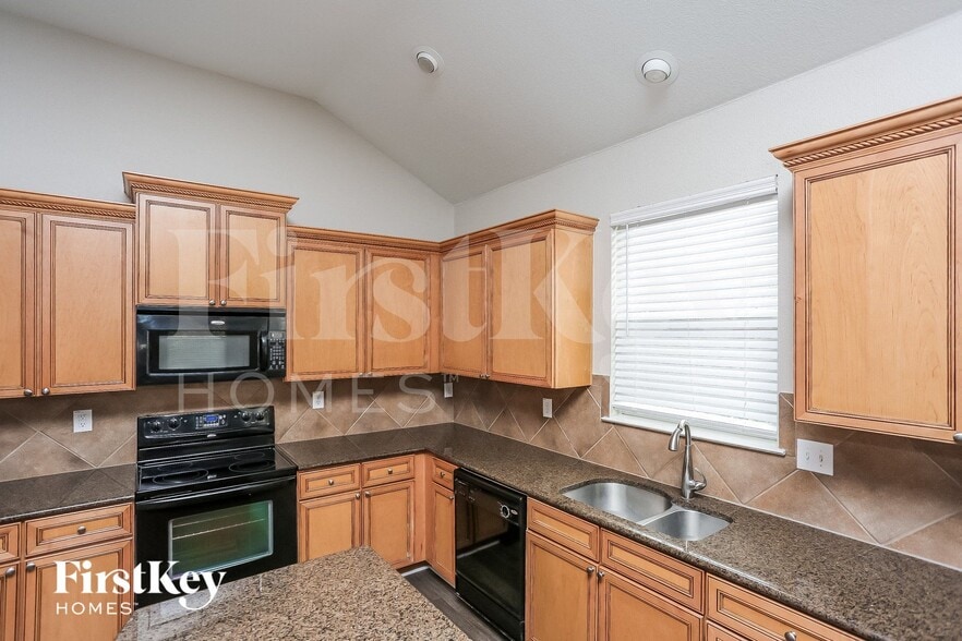 Building Photo - 905 Sheryn Dr