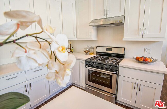 Building Photo - 239 S Orange Dr