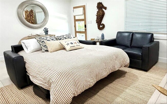 Building Photo - 2238 Clematis St