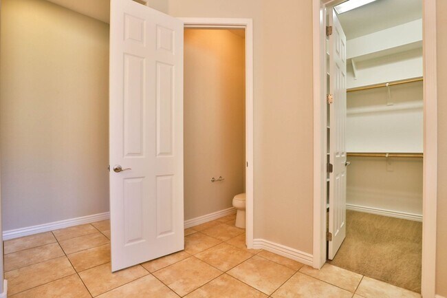 Building Photo - Beautiful Gilbert 4BR/2BA w/ RV Gate, Cove...
