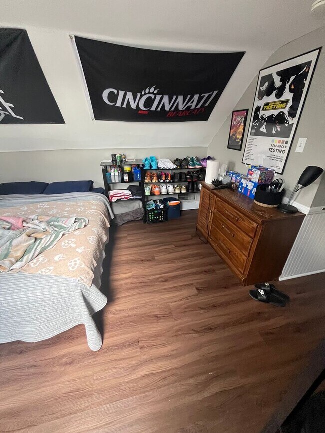 Building Photo - Five Bedroom Available for 26-27 School Year!