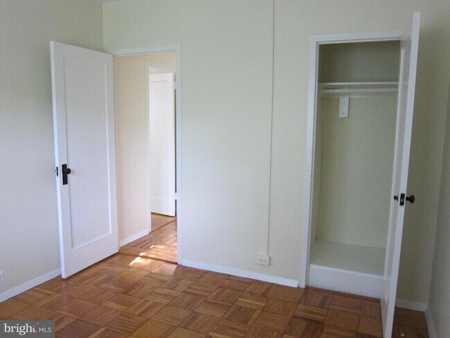 Building Photo - 3601 Greenway Pl