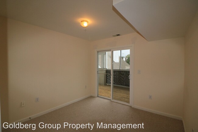 Building Photo - 6522 Lake Park Dr